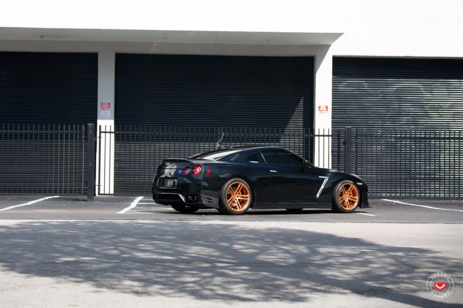  Nissan GT-R on Vossen Wheels (CG-202) 2017 года  (фото 46 из 51)